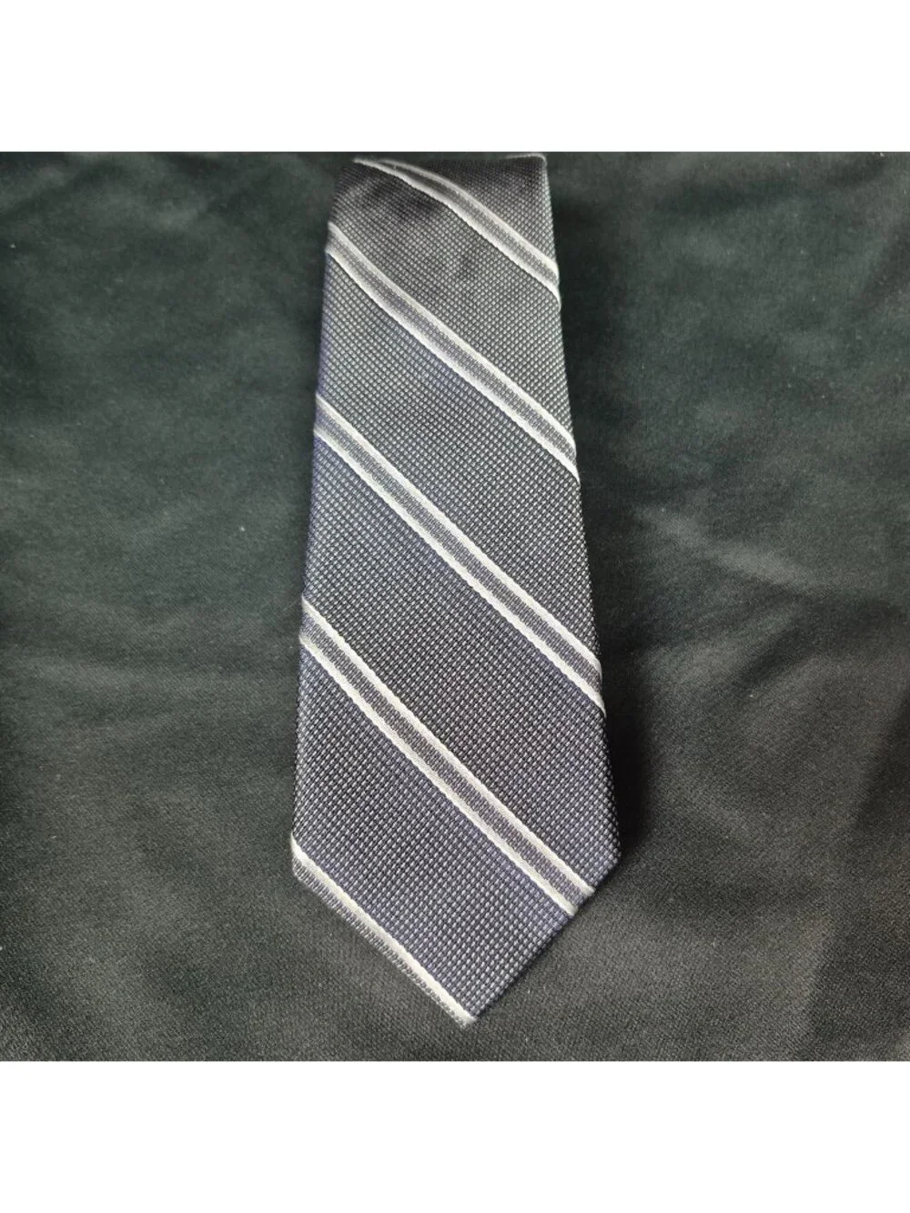 Calvin Klein Slim Silk Necktie Blk/Gray Sophisticated Diagonal Striped 2.75